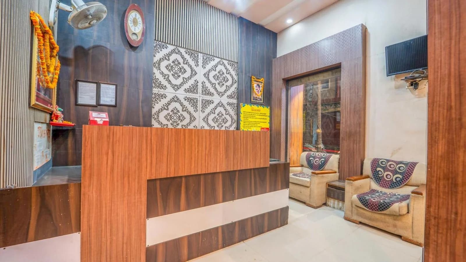 Reception desk and seating at Hotel Augusto
