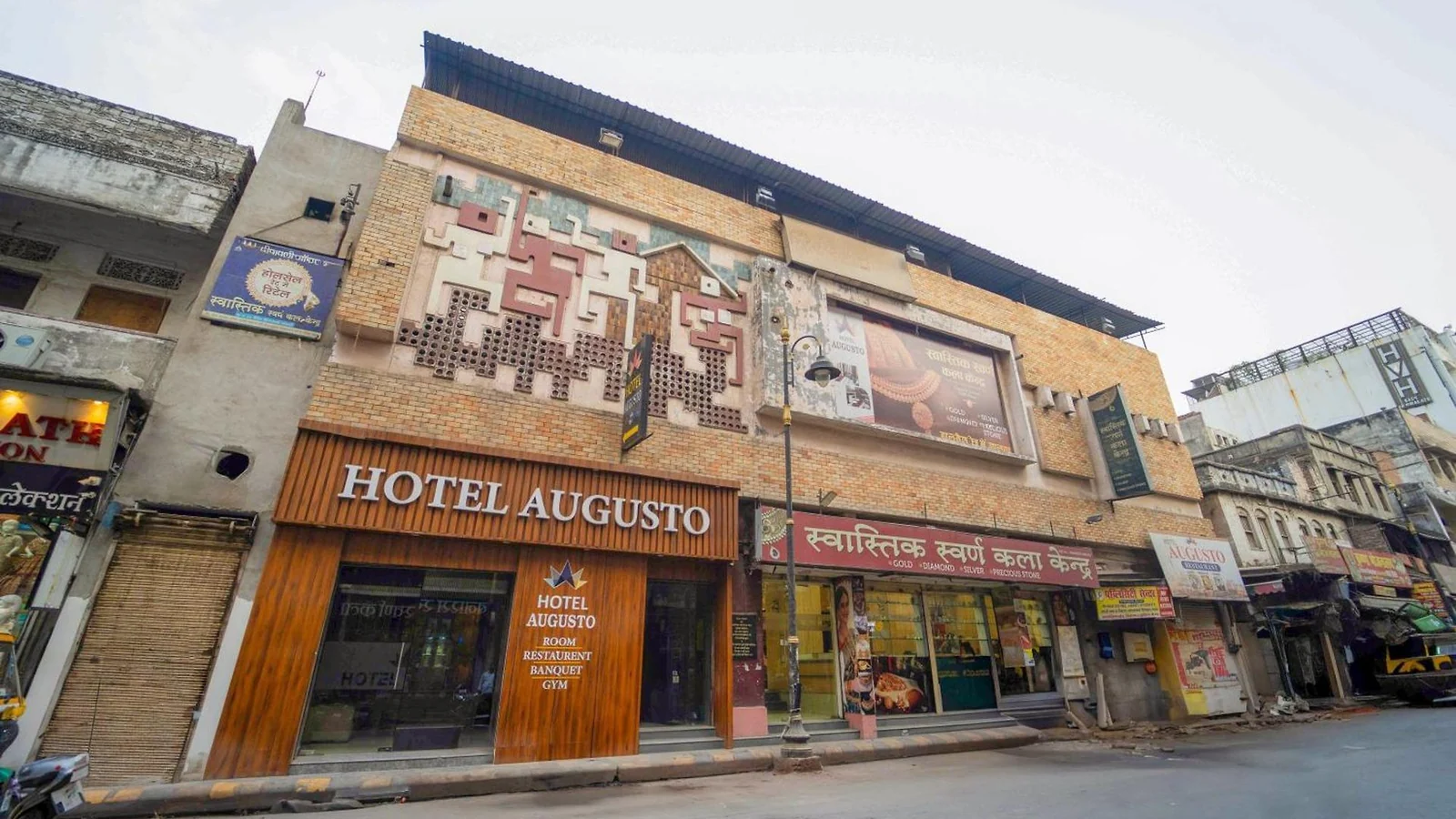 Hotel Augusto’s street entrance and sign on August Kunda Road, Varanasi